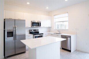 12133 NW 23rd Ct in Miami, FL - Building Photo