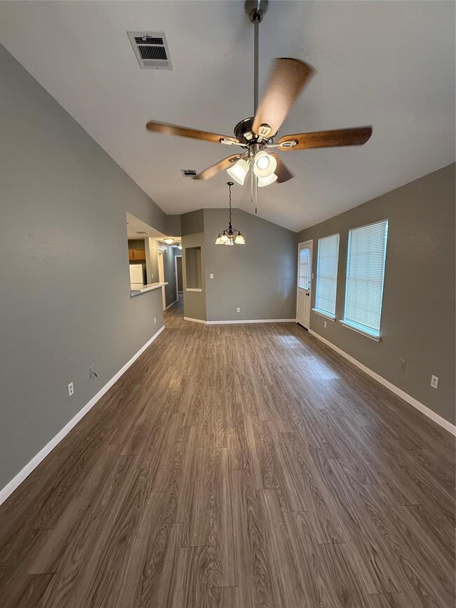 2221 Creekside Ln in Georgetown, TX - Building Photo - Building Photo