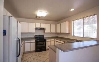13002 W Paradise Dr in El Mirage, AZ - Building Photo - Building Photo