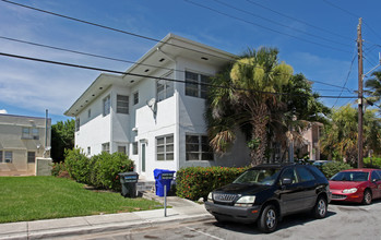 331 Jackson St in Hollywood, FL - Building Photo - Building Photo