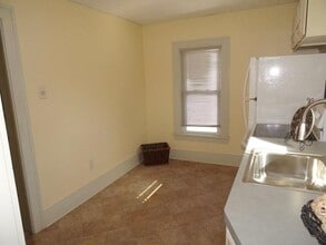 1510 Kinyon Street, Unit 2 in South Bend, IN - Foto de edificio - Building Photo