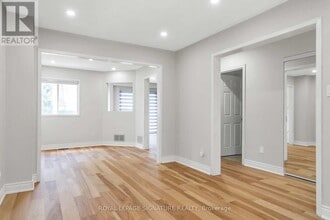 23 Valonia Dr in Brampton, ON - Building Photo - Building Photo