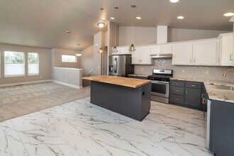 20665 Tango Creek Ave in Bend, OR - Building Photo - Building Photo