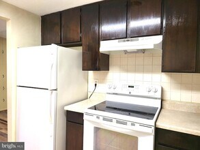 9668 Brassie Way in Montgomery Village, MD - Building Photo - Building Photo