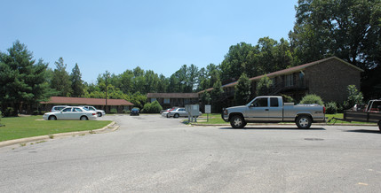 200 E Six Forks Rd in Raleigh, NC - Building Photo - Building Photo