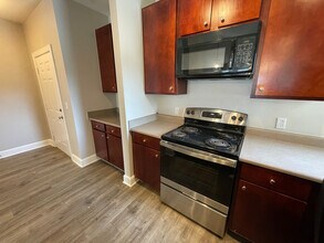 Room in Condo on Crossing Pl in Austin, TX - Building Photo - Building Photo