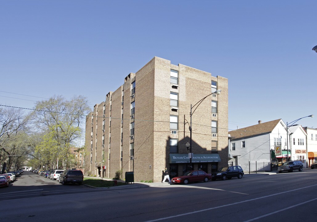 800 W Lill Ave in Chicago, IL - Foto de edificio