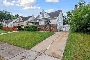 14214 Reddington Ave in Maple Heights, OH - Building Photo