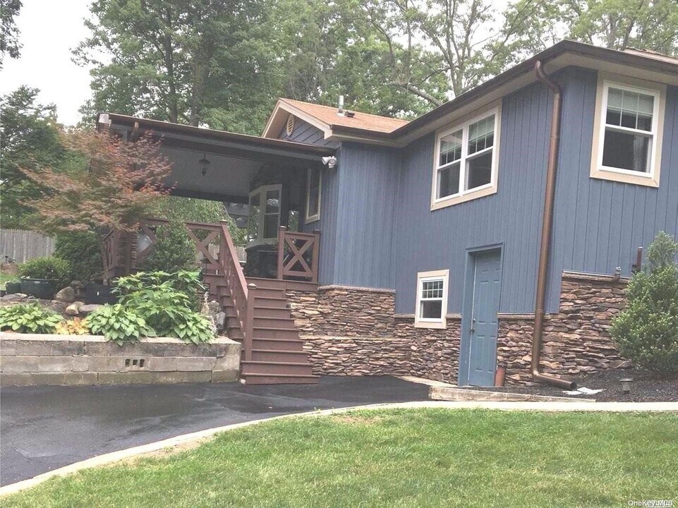 138 Broadway in Rocky Point, NY - Building Photo