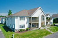 Rivershire Apartments in Greenfield, WI - Foto de edificio - Building Photo