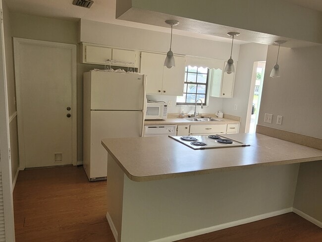 1104 Beatrice St in Titusville, FL - Building Photo - Building Photo