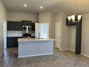 1313 Sycamore Cir in Yukon, OK - Building Photo - Building Photo