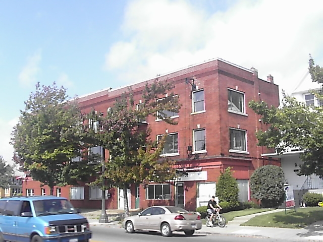 1942 Seneca St in Buffalo, NY - Building Photo