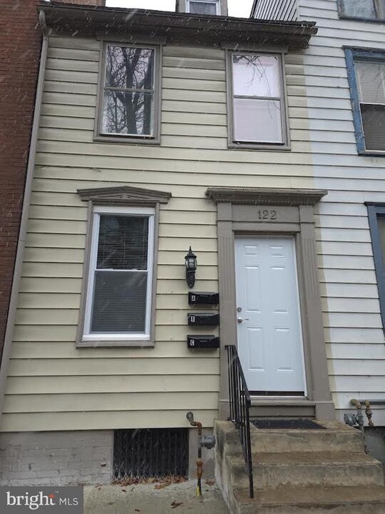 122 Locust St in Harrisburg, PA - Building Photo