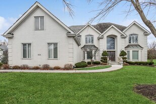 9200 Falling Waters Dr W in Burr Ridge, IL - Building Photo