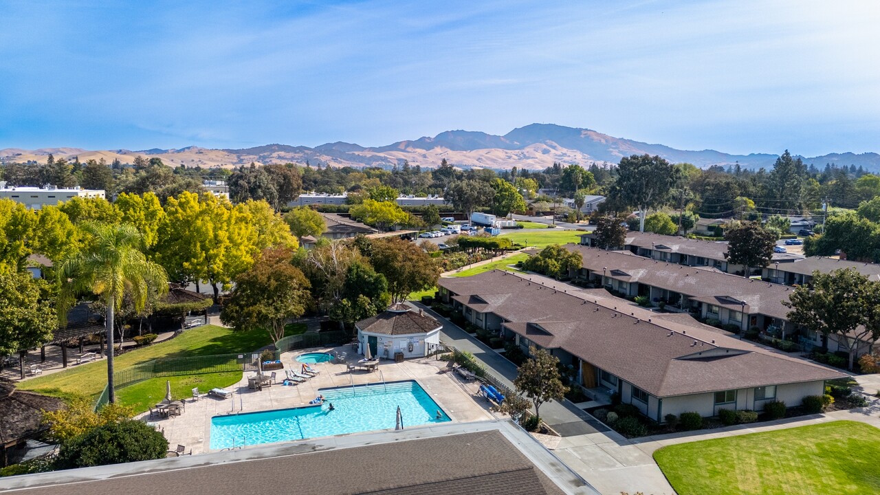 The Grove at Walnut Creek in Walnut Creek, CA - Foto de edificio