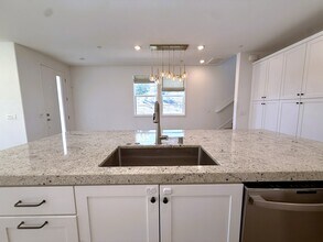 27078 Painted Sky Way in Valencia, CA - Foto de edificio - Building Photo