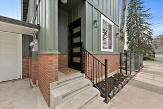 8511 Woodlawn Ave SW in Lakewood, WA - Building Photo - Building Photo
