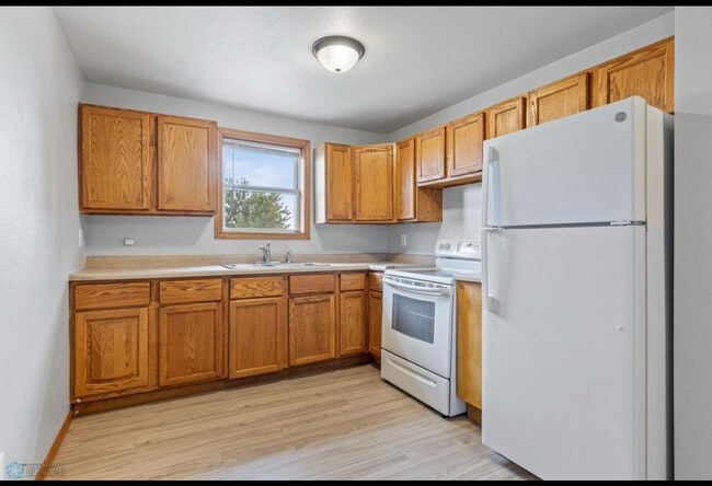 214 Parke Ave S, Unit 214 Parke Ave S. Glyndon in Glyndon, MN - Building Photo - Building Photo
