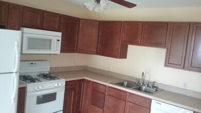 818 Broadway in Hanover, PA - Building Photo - Building Photo