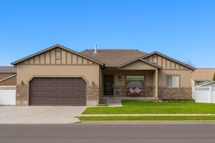 1676 S 500 W St in Payson, UT - Building Photo