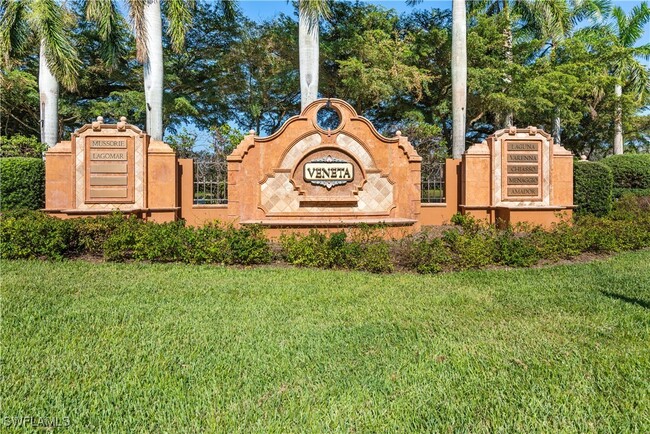 9234 Tesoro Ln in Naples, FL - Foto de edificio - Building Photo