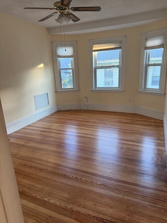 55 Victoria St in Somerville, MA - Foto de edificio