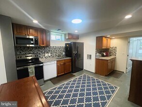 2302 E Randolph Ave in Alexandria, VA - Building Photo - Building Photo