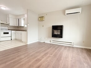 2403 Pillette Rd in Windsor, ON - Building Photo - Building Photo