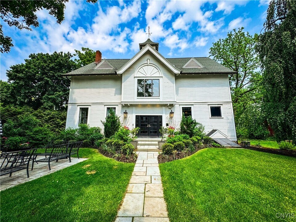 7 Onondaga St in Skaneateles, NY - Building Photo