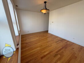 5207 W Belmont Ave in Chicago, IL - Foto de edificio - Building Photo