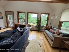 38 Sunset Ridge in Woodstock, NY - Building Photo - Building Photo