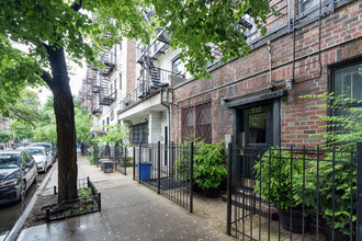 512 E 11th St in New York, NY - Building Photo - Building Photo