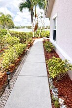 10614 Lake Shore Dr in Wellington, FL - Building Photo - Building Photo