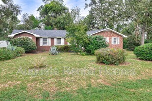 323 Pineview Dr in Augusta, GA - Building Photo