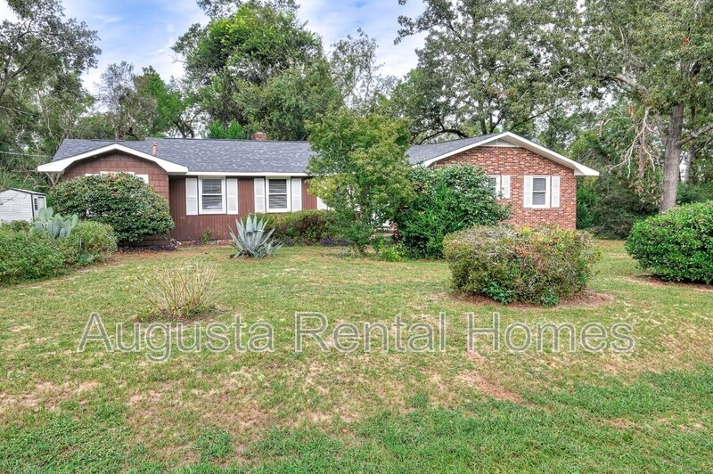 323 Pineview Dr in Augusta, GA - Building Photo