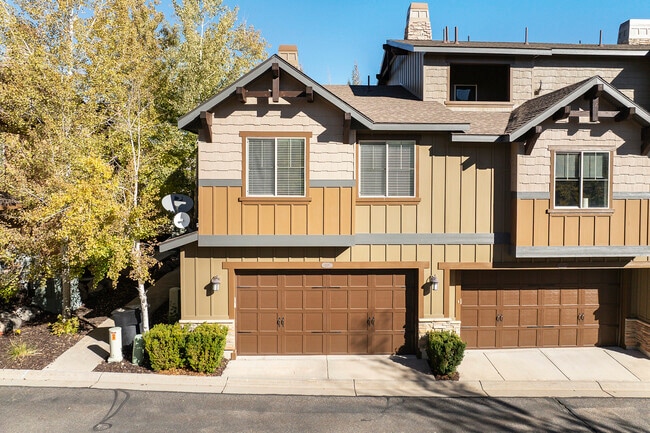 property at 852 W Carving Edge Ct