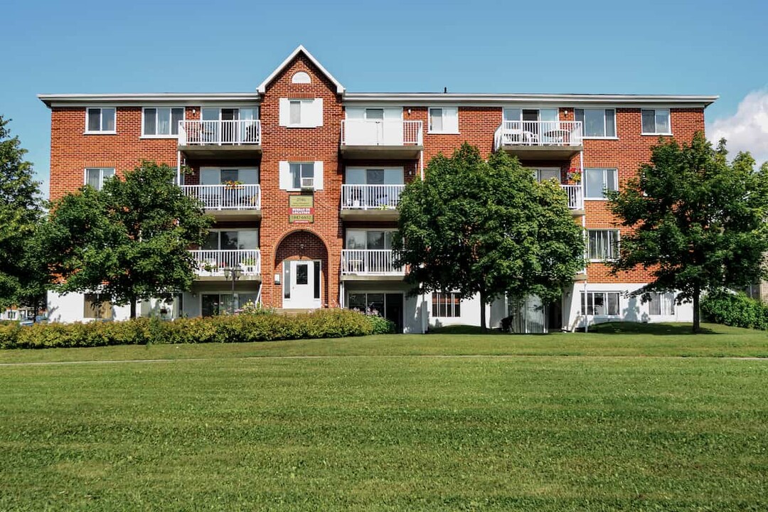 Domaine Lebourgneuf Apartments in Québec, QC - Building Photo