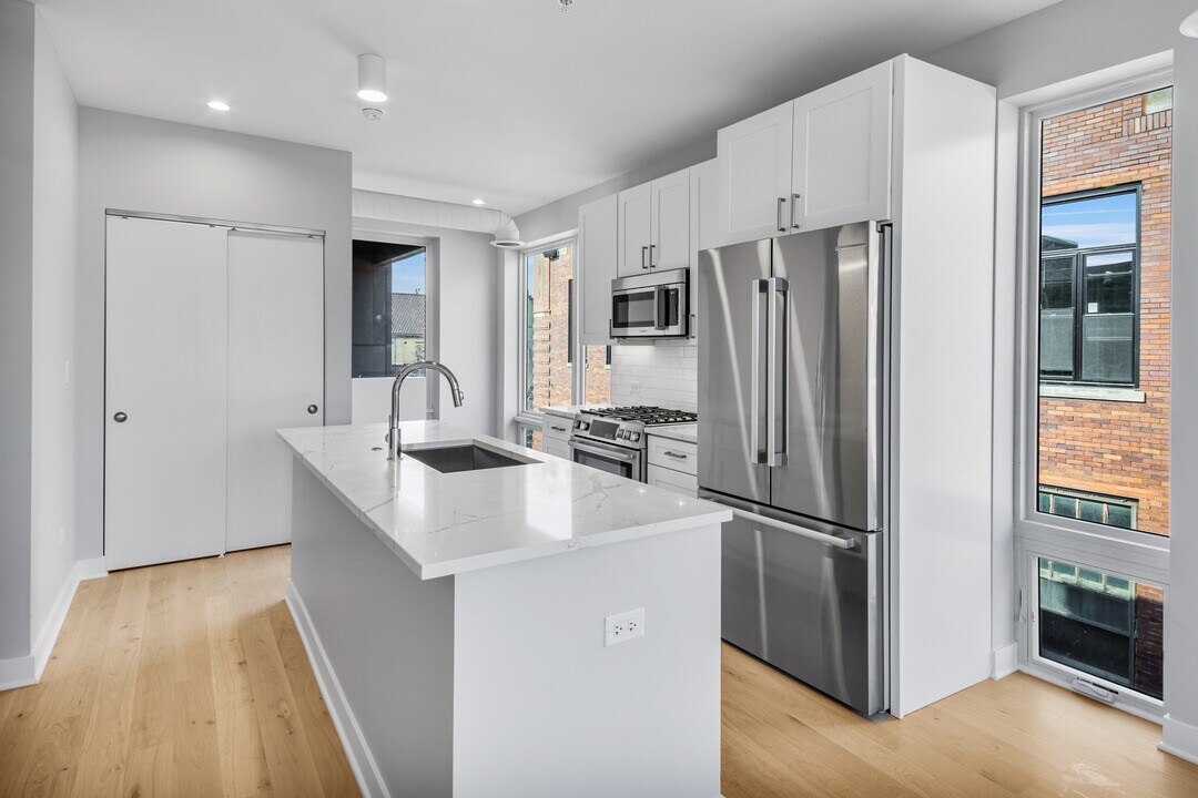 4616 N Ashland Ave, Unit 403 in Chicago, IL - Building Photo