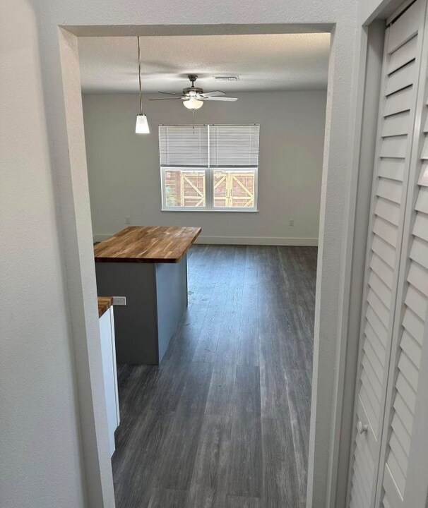 701 E Ellicott St in Tampa, FL - Building Photo