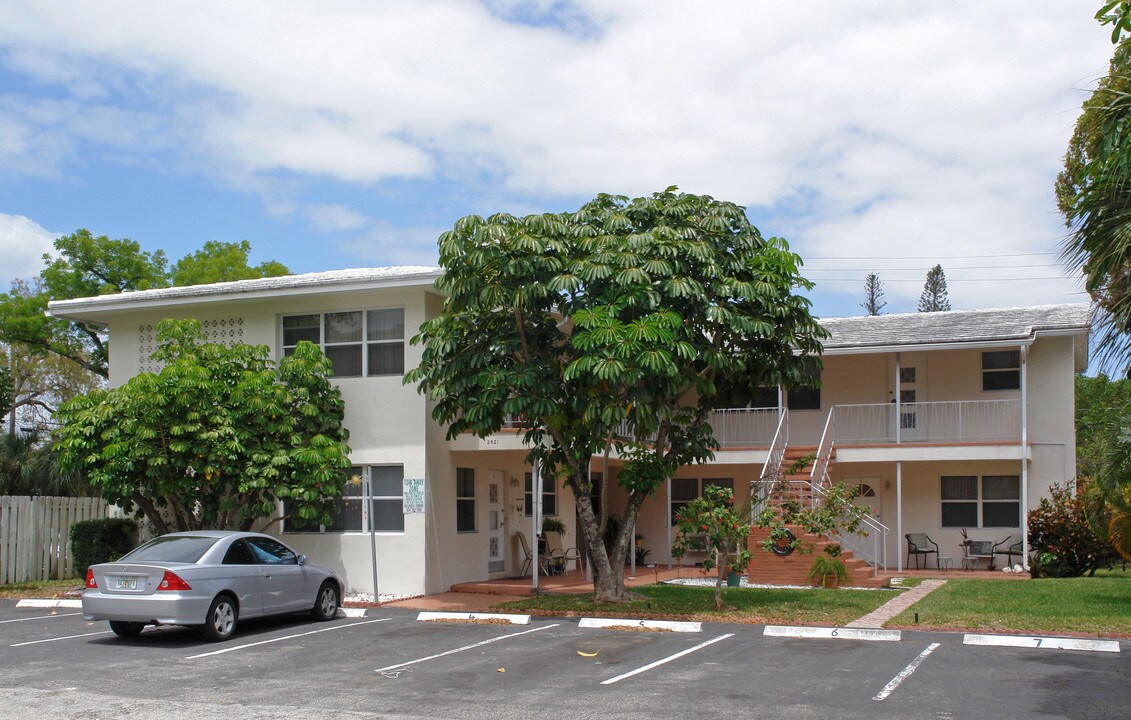 2421 NE 12th St in Fort Lauderdale, FL - Building Photo