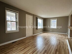 23511 Wellington Ave in Warren, MI - Building Photo - Building Photo