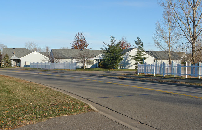 Cottages of Aspen in Oakdale, MN - Building Photo - Building Photo