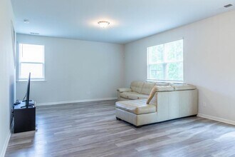 706 Lenox Dr in Holly Ridge, NC - Building Photo - Building Photo
