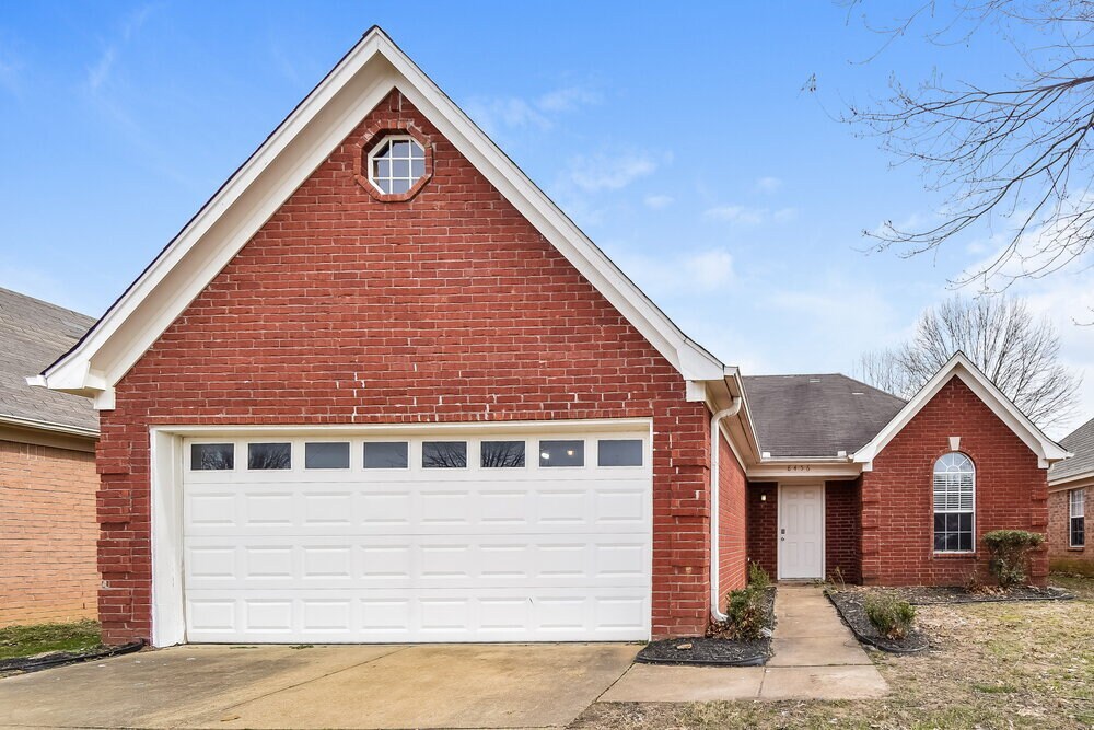 8456 Cross Point Dr in Olive Branch, MS - Building Photo