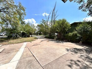 2309 Devonshire Dr in Austin, TX - Foto de edificio - Building Photo