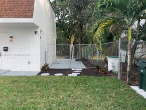 330 Sunshine Dr in Coconut Creek, FL - Building Photo - Building Photo