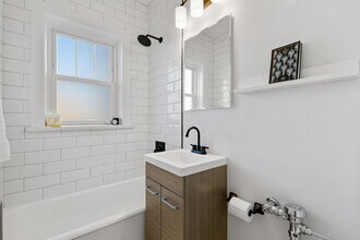 2746 N Hampden Ct in Chicago, IL - Building Photo - Building Photo