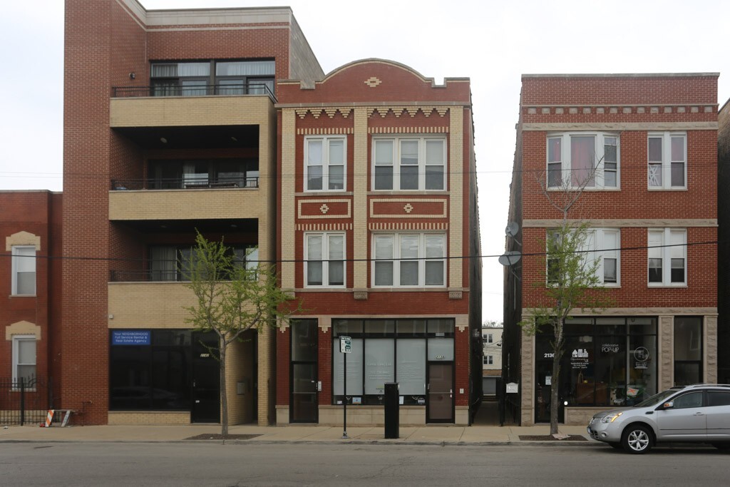 2138 W Chicago Ave in Chicago, IL - Building Photo