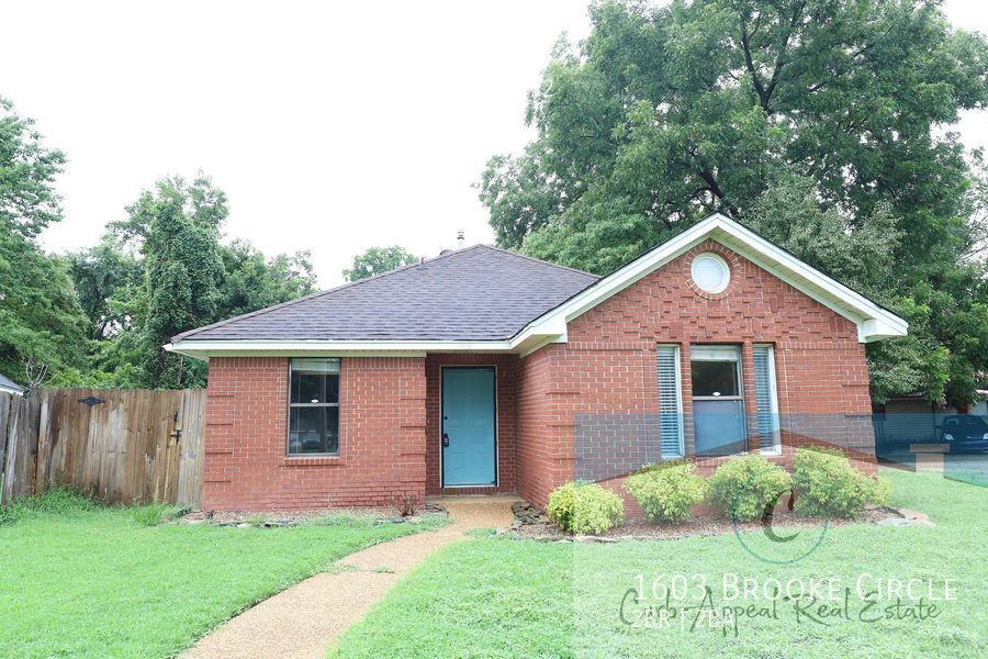 1603 Brooke Cir in Jonesboro, AR - Foto de edificio